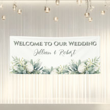 Boda de bienvenida con flores suaves y vegetación