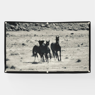 LONA CABALLOS SALVAJES DE BANNER DE UTAH CON GRUPOS