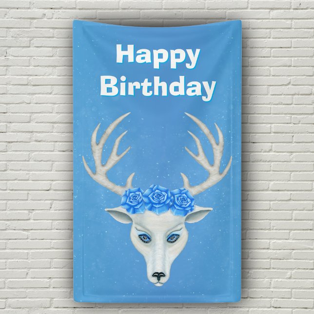 Lona Cabeza de ciervo blanco Antlers grandes Rosas azul (White deer head wearing blue roses with big antlers on vibrant blue Happy Birthday backdrop.)
