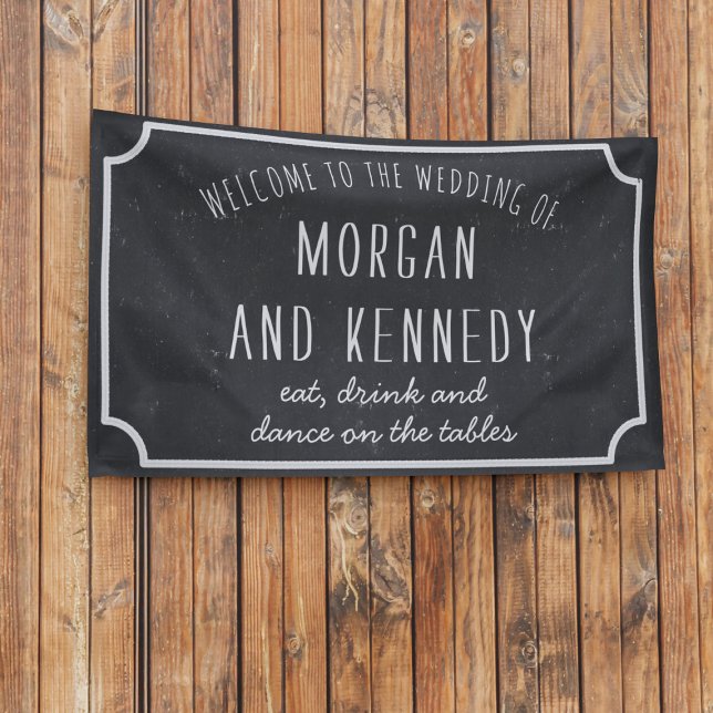 Lona Cartel Boda de Chalkboard de bienvenida personaliz (A rustic chalkboard vibe to this wedding welcome banner. Just add your names)