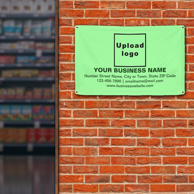 Lona Centrar marca comercial alineada en verde claro (Light green banner with your business brand in center aligned style)