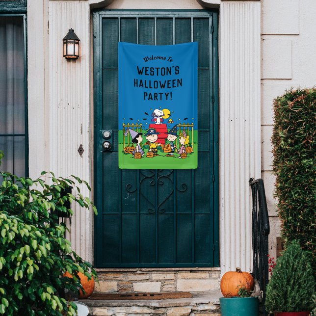 Lona Charlie Brown y la fiesta de las bandas de Hallowe (Banner on door)