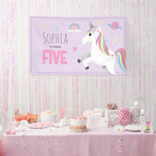 Lona Chicas cortan morado unicornio en quinto cumpleaño