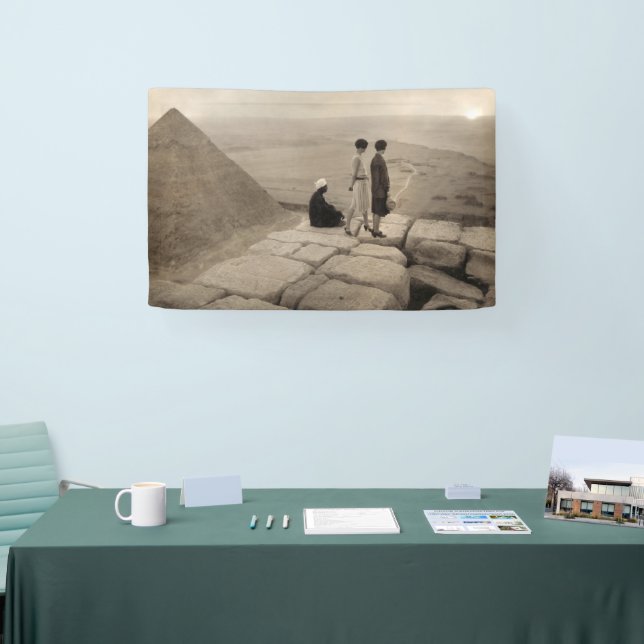 Lona Chicas de tambores salen de la pirámide Khufu, Egi (Feria)