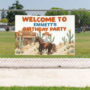 Lona Cowboy en la fiesta de cumpleaños de caballo
