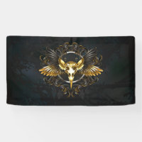 Cráneo de pájaro dorado sobre fondo negro