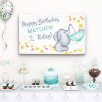 Elefante lindo con los paraguas