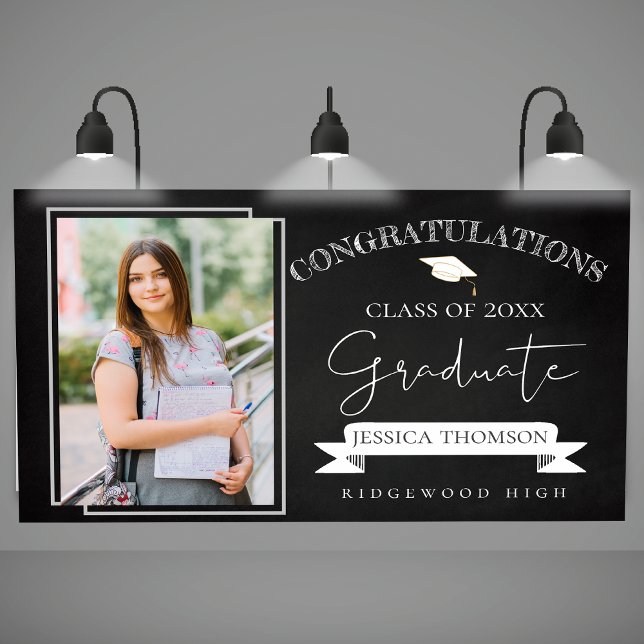 Lona Elegante Clase Blanca Negra De Foto Graduada En 20 (Elegant Black White Class Of 2024 Photo Graduation Banner)