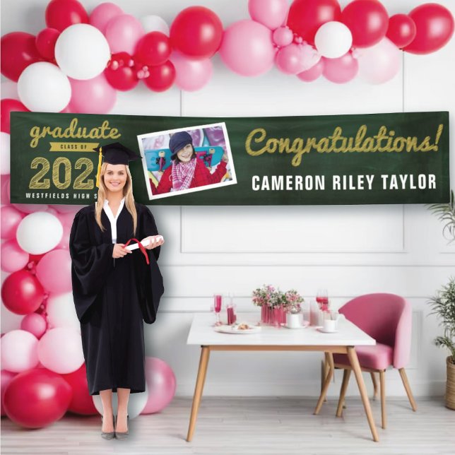 Lona Esbozo de Chalkboard 2025 Foto Graduación moderna (2024 Green Chalkboard & White Sketch 1 Photo Graduation Party Banner @ www.zazzle.com/color_therapy)