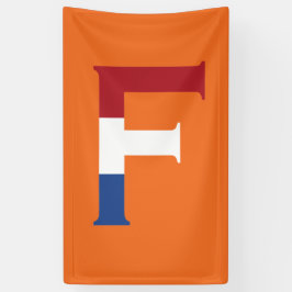 Lona F Monograma colocado sobre la bandera de la LND en