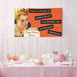 Lona Feliz cumpleaños destripando velas de divertida ép