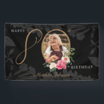 Lona Floral 80th Birthday Black Gold Moda Personalizado<br><div class="desc">Floral 80th Birthday Black Gold Moda Personalizado de foto. Cartel de 90 años de fiesta floral y botánica delicada y femenina. Cuenta con hermosas flores alrededor de la foto de la persona de cumpleaños, ¡todo con un toque de austeridad vintage! El diseñador siempre está listo para ayudar, contacta con ella...</div>