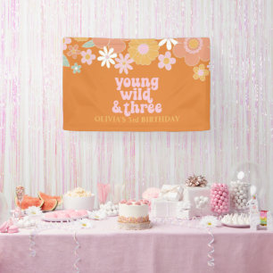 Lona Floral Retro Jóven Salvaje tres cumpleaños