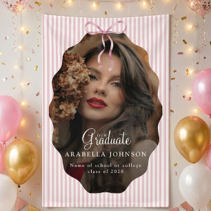 Lona Foto de lazo rosa con rayas finas para graduación