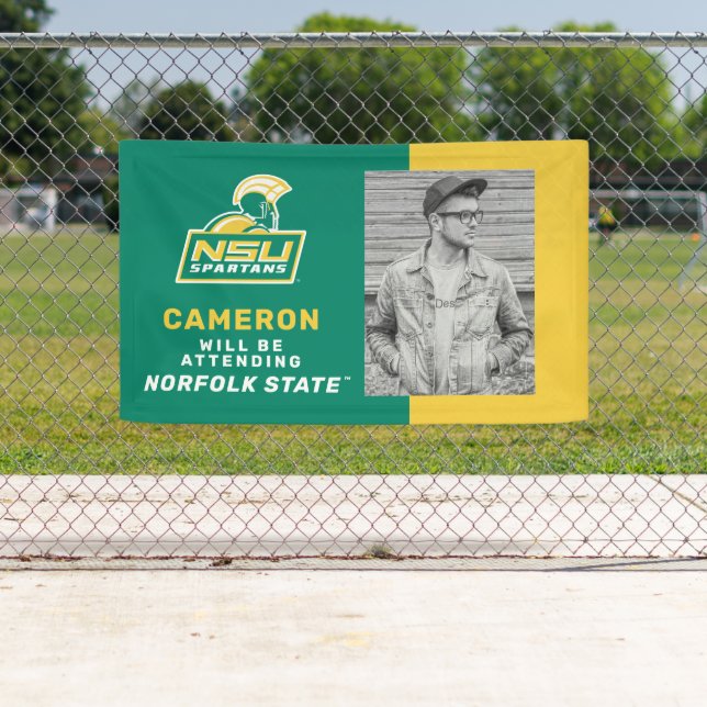 Lona Futuro graduado de los espartanos de la NSU (In situ)