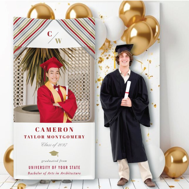 Lona Graduación de fotos en franjas diagonales rojas de (Modern Classic Gold & Red Diagonal Stripes Photo Graduation Banner @ zazzle.com/color_therapy)