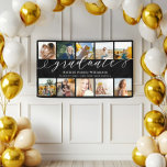 Lona Graduación en negro con guión de grado 10 Collages<br><div class="desc">Elegante y bello cartel personalizado para mostrar y celebrar a tu increíble graduado. Este cartel de graduación incluye un collage de fotos de 10 personas para mostrar tus propias fotos y recuerdos especiales de graduados. "graduado" diseñado en un hermoso estilo de escritura blanca manuscrita. Personalizar con el nombre del graduado,...</div>