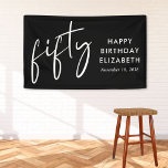Lona Guión de moda Black 50th Birthday Party<br><div class="desc">Banner de la fiesta de cumpleaños número 50 negro de moda y cartel de bienvenida que muestra "cincuenta" exhibidos en un elegante guión blanco y tu nombre y la fecha con letras blancas modernas.</div>