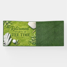 Jubilación de golf con pelota de golf en verde
