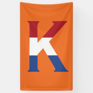 Lona K Monograma sobrepuesto sobre la bandera de la LND