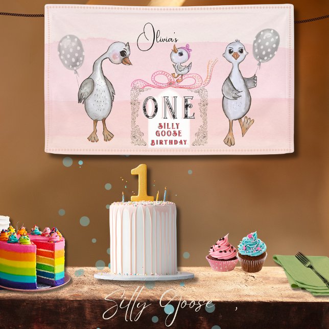 Lona La familia Cabosa Rosa y Bow Primer Cumpleaños (Silly Goose Family Pink & Bow 1st Birthday Banner)