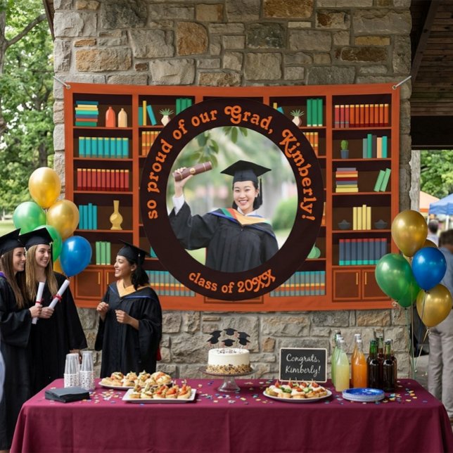 Lona Library-Themed Graduation Photo (Subido por el creador)