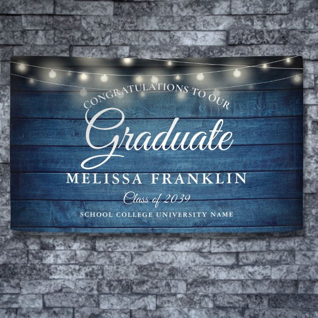 Lona Luces de Cadenas de Madera Rústica Azul Estandarte (Blue Rustic Wood String Lights Graduation Banner)