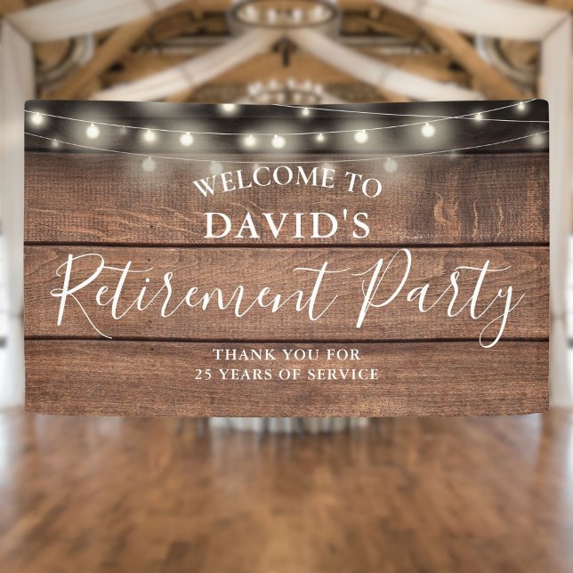 Lona Luces de Cuerda de Madera Rústica Fiesta de Jubila (Rustic Wood String Lights Retirement Party Banner)