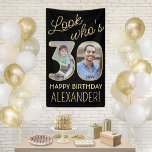 Lona Mira quién es 30 Black & Gold 2 Photo Birthday Par<br><div class="desc">¡Mira quién tiene 30 años! Celebra un feliz cumpleaños número 30 para él o ella con un cartel vertical de fotos de personalizado 2. Las imágenes y la redacción de esta plantilla son fáciles de personalizar. (IMAGEN PLACEMENT TIP: Una manera fácil de posicionar una foto exactamente como quieres es recortarla...</div>