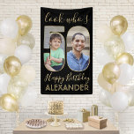 Lona Mira quién es 50 Black & Gold 2 Photo Birthday Par<br><div class="desc">¡Mira quién tiene 50 años! Celebra un feliz cumpleaños número 50 para él o ella con un cartel vertical de fotos de personalizado 2. Las imágenes y la redacción de esta plantilla son fáciles de personalizar. (IMAGEN PLACEMENT TIP: Una manera fácil de centrar una foto exactamente como quieres es recortarla...</div>