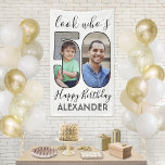 Lona Mira quién es 50 Black & White 2 Photo Birthday Pa<br><div class="desc">¡Mira quién tiene 50 años! Celebra un feliz cumpleaños número 50 para él o ella con un cartel vertical de fotos de personalizado 2. Las imágenes y la redacción de esta plantilla son fáciles de personalizar. (IMAGEN PLACEMENT TIP: Una manera fácil de centrar una foto exactamente como quieres es recortarla...</div>