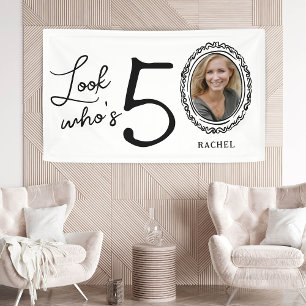 Lona Mira quién es el cumpleaños número 50 de la foto