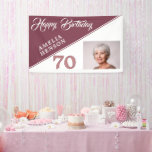 Lona Modern Burgundy Red Happy 70th Birthday Photo<br><div class="desc">Pancarta de fotos de la fiesta de cumpleaños número 70 del Borgoña Moderno. Añade tu foto,  nombre y edad.</div>
