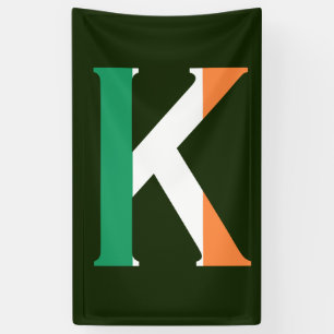 Lona Monograma K sobre banderín de bandera irlandesa (v