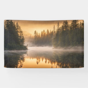 Lona Niebla matutina en el río en las minas