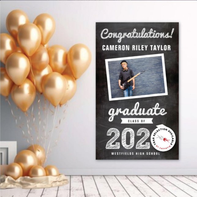Lona Partido de Graduación de Fotografías de Chalkboard (20YY White Sketch Chalkboard One Photo Modern Graduation Party Banner @ www.zazzle.com/color_therapy)