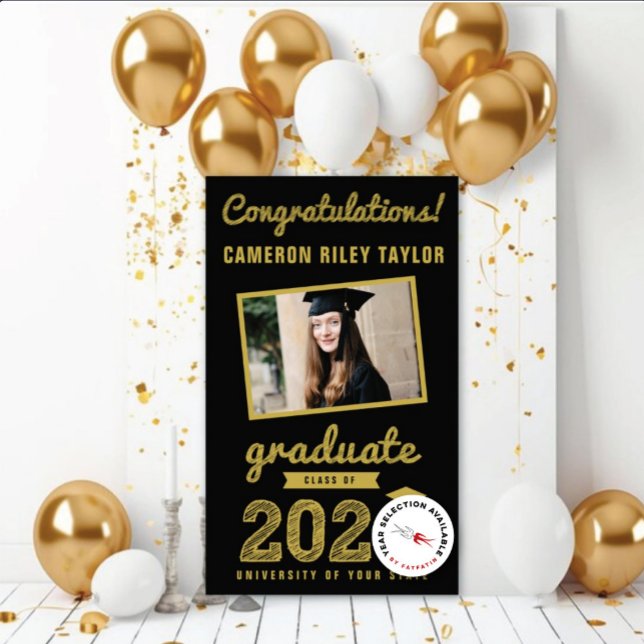 Lona Partido de Graduación de Fotografías de Gold Sketc (20YY Gold & Black Sketch One Photo Modern Graduation Party Banner @ www.zazzle.com/color_therapy)