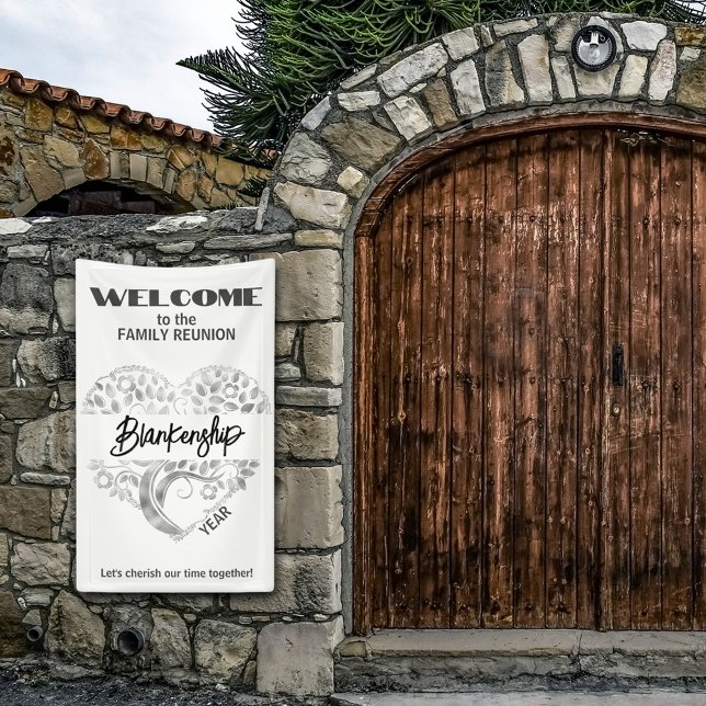 Lona Personalizado Familia Reunión Árbol de arte del co (Welcome family with a heart tree art on white with gray text vertical format reunion banner.)
