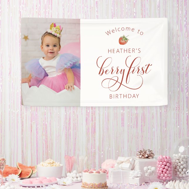 Lona Primer cumpleaños de Berry (Berry First Birthday Welcome Banner by Painted Paperie
)