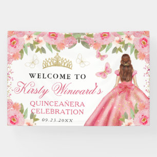 Lona Princesa de vestido rosa y cabello rojo Quinceañer