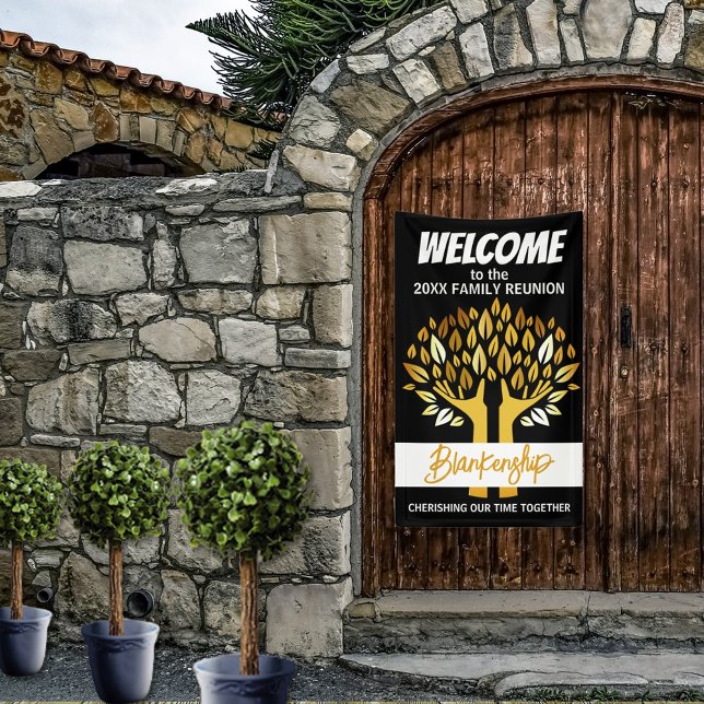 Lona Reunión familiar deja Personalizado (Welcome family with hands holding leaves on black with gold text vertical format reunion banner.
)