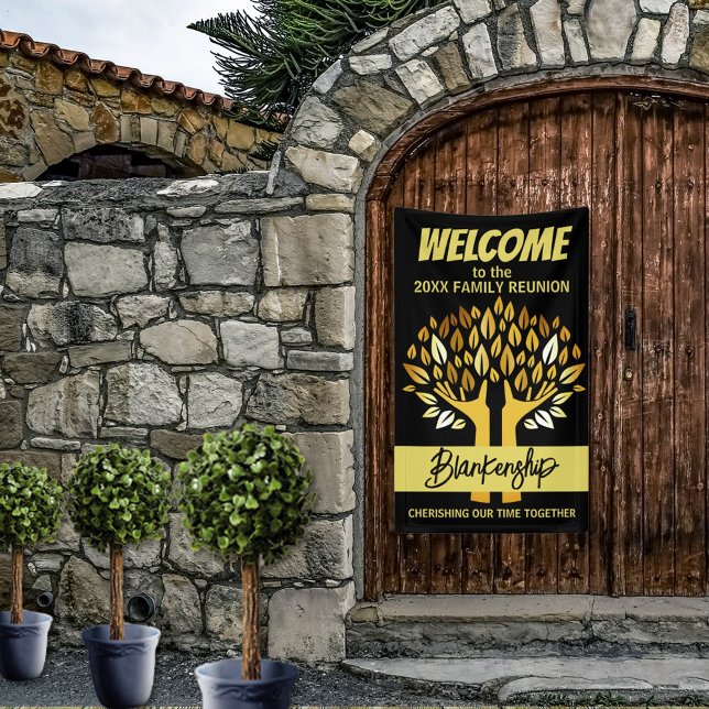 Lona Reunión familiar entrega hojas de árbol a Personal (Welcome family with hands holding leaves on black with gold text vertical format reunion banner.)