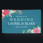 Lona Rosas rosas rosas | Azul profundo, bienvenido a nu<br><div class="desc">Banner de bienvenida floral para un boda en un azul cálido y profundo con arreglos florales en rosa y azul brillante.</div>