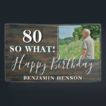 Lona Rustic Funny 80 So What 80th Birthday Party Photo<br><div class="desc">Rústico Inspirador Funny 80 Así Que Cartel De Fotos De La Fiesta De Cumpleaños 80. Gran señal para la fiesta de cumpleaños 80 con una foto personalizado, inspiradora y graciosa cita 80 así que qué y texto en escritura a la moda con un nombre. El fondo es de madera oscura...</div>