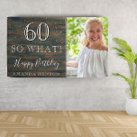 Lona Rustic Wood 60 So What 60th Birthday Photo<br><div class="desc">Rustic Wood 60 Así que qué cartel del 60 cumpleaños del Fiesta fotográfico. Gran señal para la fiesta de cumpleaños 60 con una foto personalizado, inspiradora y graciosa cita 60 así que qué y texto en escritura a moda con un nombre. El fondo es de madera oscura y el texto...</div>