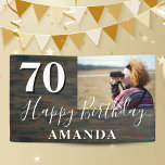 Lona Rustic Wood Photo 70th Birthday Party<br><div class="desc">Cartel de la fiesta de cumpleaños número 70 de Rustic Wood Photo. Gran señal para la fiesta de cumpleaños 70 con una foto personalizado, texto en escritura a la moda con un nombre. El fondo es de madera oscura y el texto es de color blanco. Personaliza el cartel con tu...</div>