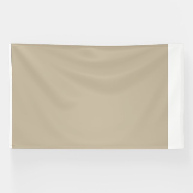 Lona un hombre con traje y corbata parado frente a una  (Horizontal)