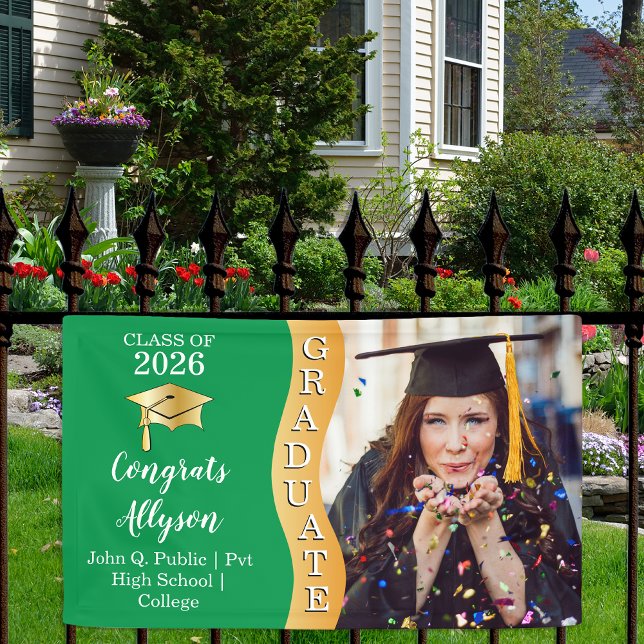 Lona Verde | Oro Felicitaciones Graduado Ola Foto (Classy Modern Green and Gold Tone "Graduate" Grad Cap Graduation Party Banner )