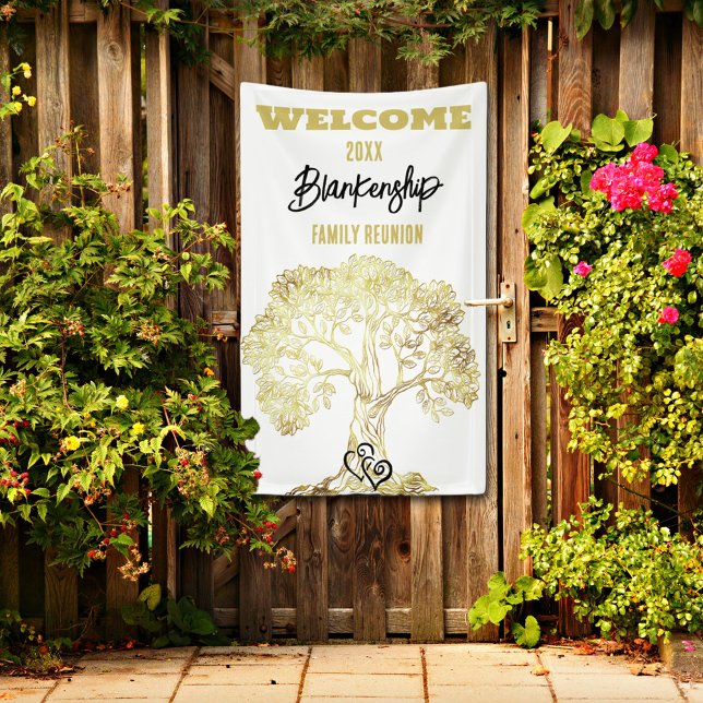 Lona Viejo árbol de oro sobre Personalizado de Reunión  (Welcome family on a vertical format reunion banner with rustic gold tree on a white background.
)