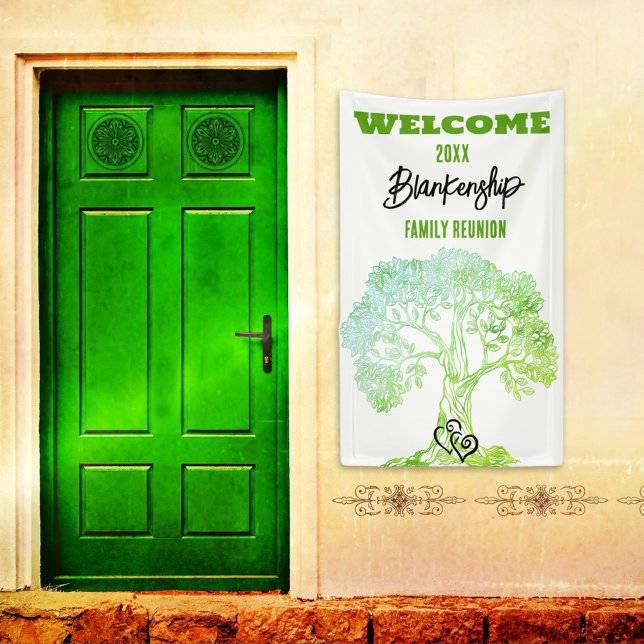 Lona Viejo árbol verde de Reunión Familiar en Personali (Welcome family on a vertical format reunion banner with rustic green tree on a white background.
)